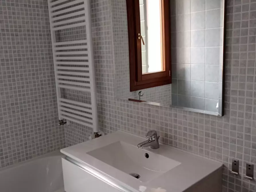 Immagine 4 di Appartamento in vendita  a Padova