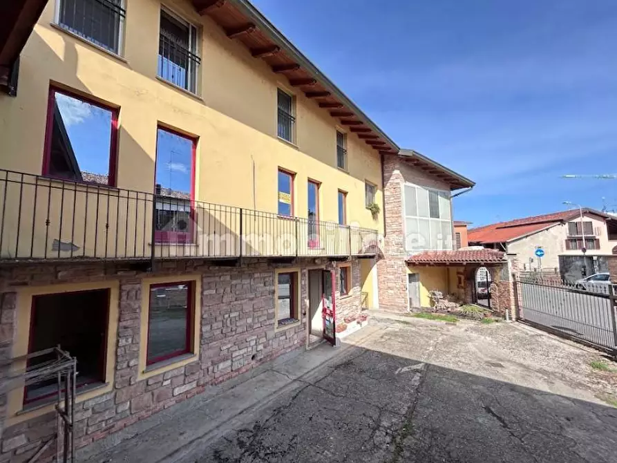 Immagine 1 di Magazzino in vendita  in Largo San Martino 22 a Cerano