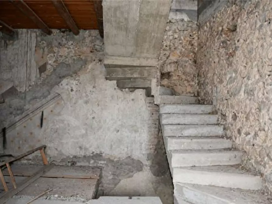 Immagine 17 di Rustico / casale in vendita  in Via Gombion 33 a Caldiero