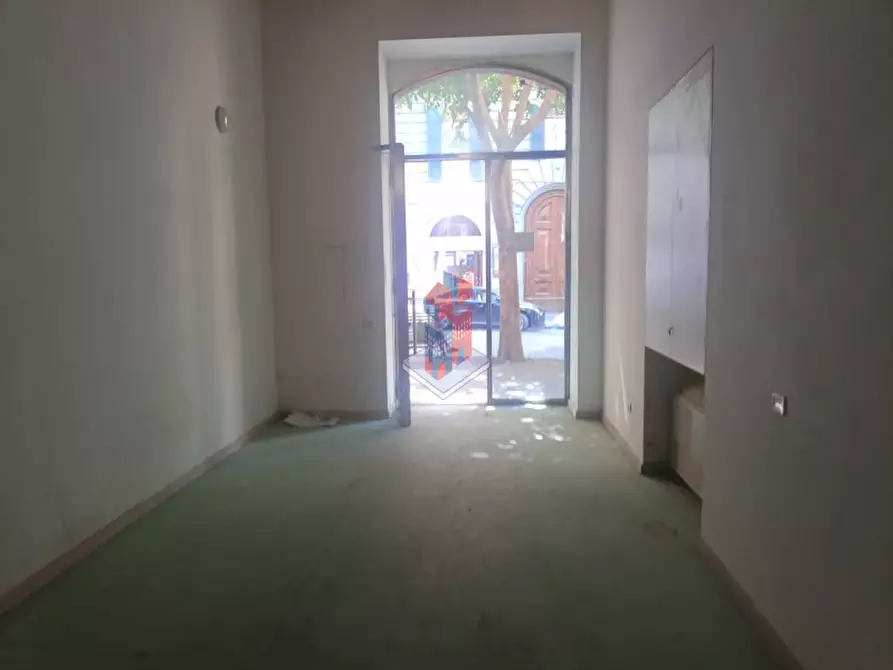 Immagine 10 di Negozio in affitto  in VIA BERNINI (50 MT. DA PIAZZA VANVITELLI) a Napoli
