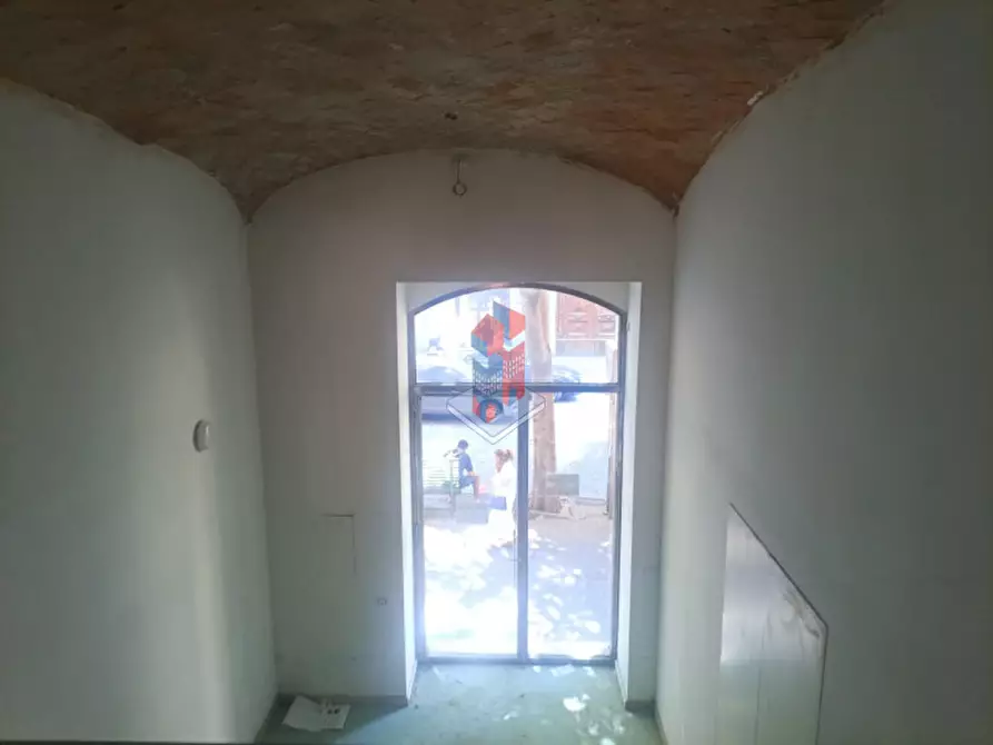 Immagine 11 di Negozio in affitto  in VIA BERNINI (50 MT. DA PIAZZA VANVITELLI) a Napoli
