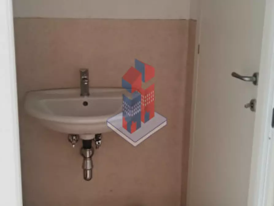 Immagine 17 di Negozio in affitto  in VIA BERNINI (50 MT. DA PIAZZA VANVITELLI) a Napoli