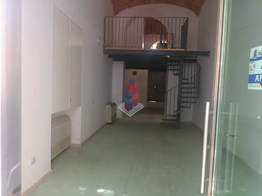 Immagine 20 di Negozio in affitto  in VIA BERNINI (50 MT. DA PIAZZA VANVITELLI) a Napoli