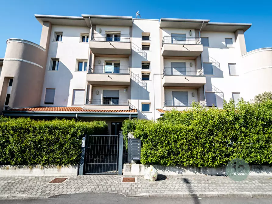 Immagine 2 di Appartamento in vendita  in Via Fosse Ardeatine 22 a Novi Di Modena