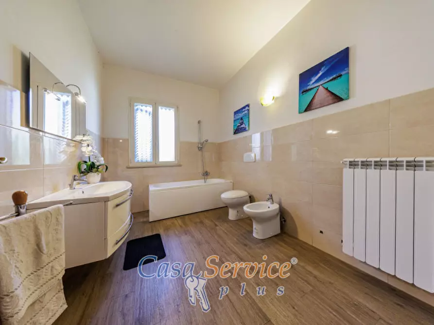 Immagine 27 di Villa in vendita  in Via Supersano a Casarano