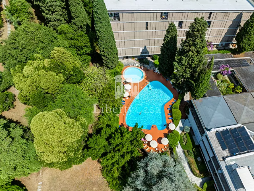 Immagine 2 di Appartamento in vendita  in Via Vittoriale a Gardone Riviera