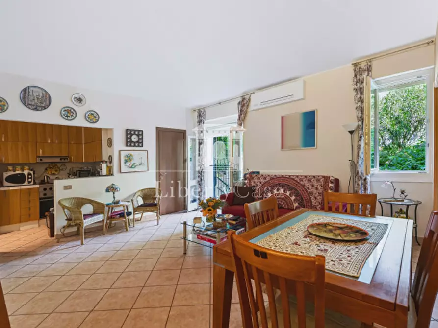 Immagine 3 di Appartamento in vendita  in Via Vittoriale a Gardone Riviera