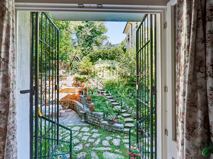 Immagine 8 di Appartamento in vendita  in Via Vittoriale a Gardone Riviera