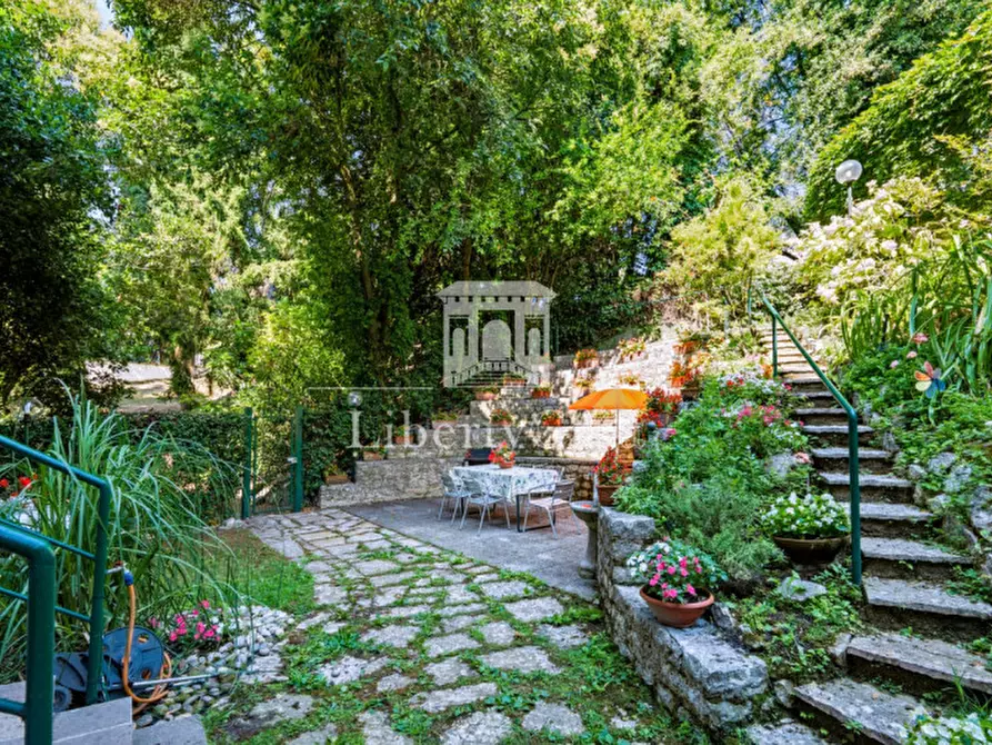Immagine 11 di Appartamento in vendita  in Via Vittoriale a Gardone Riviera