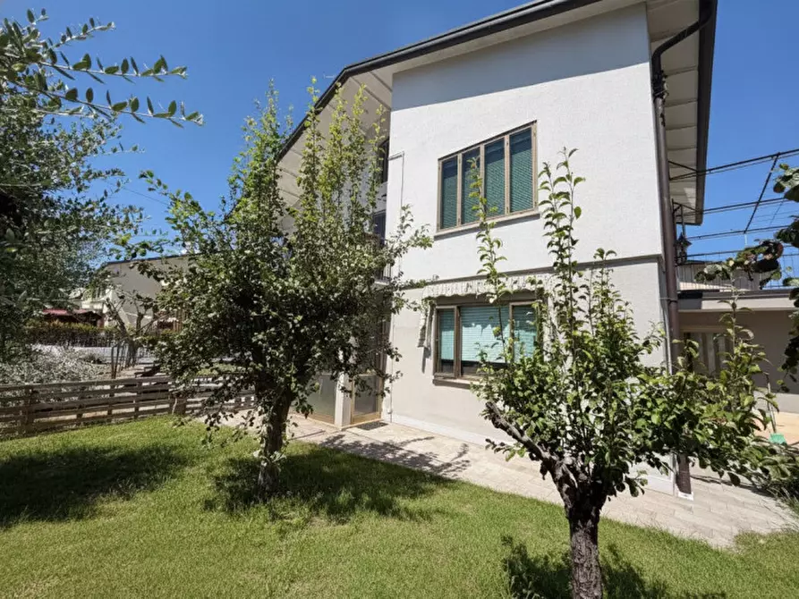 Immagine 1 di Casa bifamiliare in vendita  in Via Capitanio a Spinea