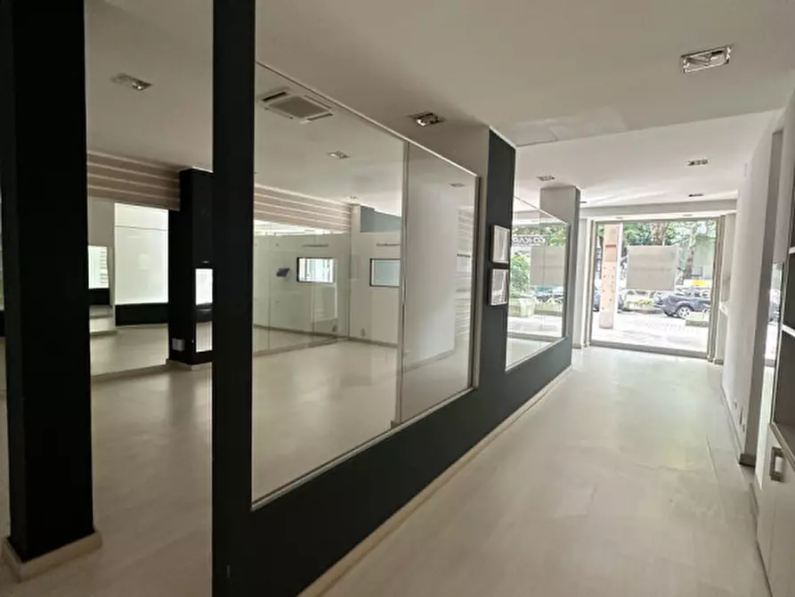Immagine 2 di Attività commerciale in affitto  in Corso del Popolo a Venezia