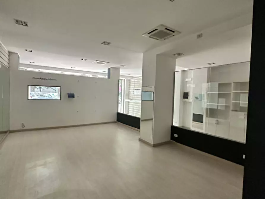 Immagine 3 di Attività commerciale in affitto  in Corso del Popolo a Venezia