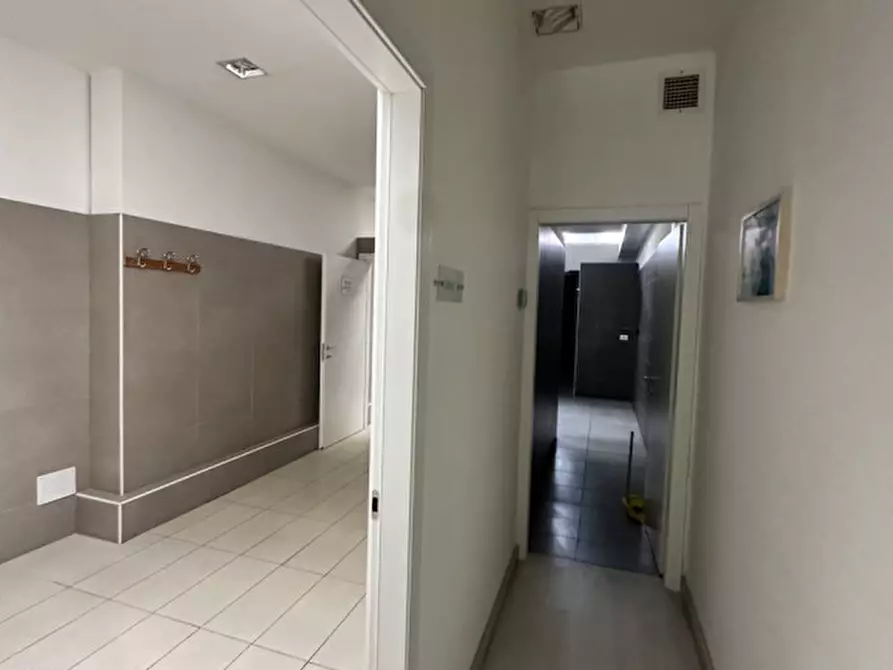 Immagine 4 di Attività commerciale in affitto  in Corso del Popolo a Venezia
