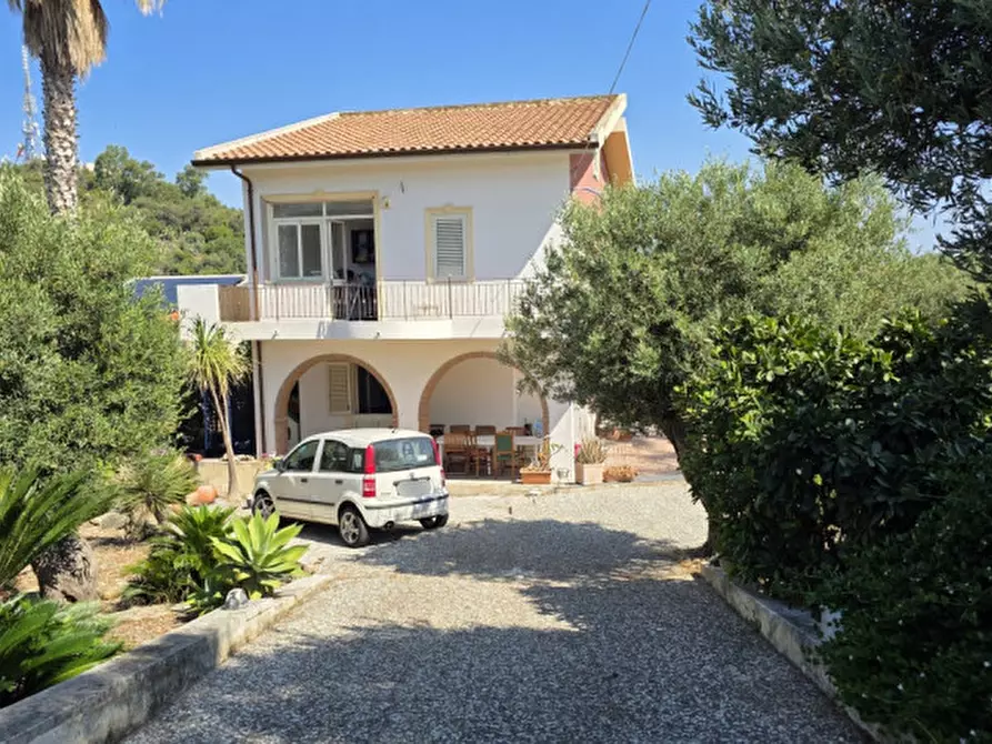 Immagine 1 di Villa in vendita  in via salita monte trino a Milazzo