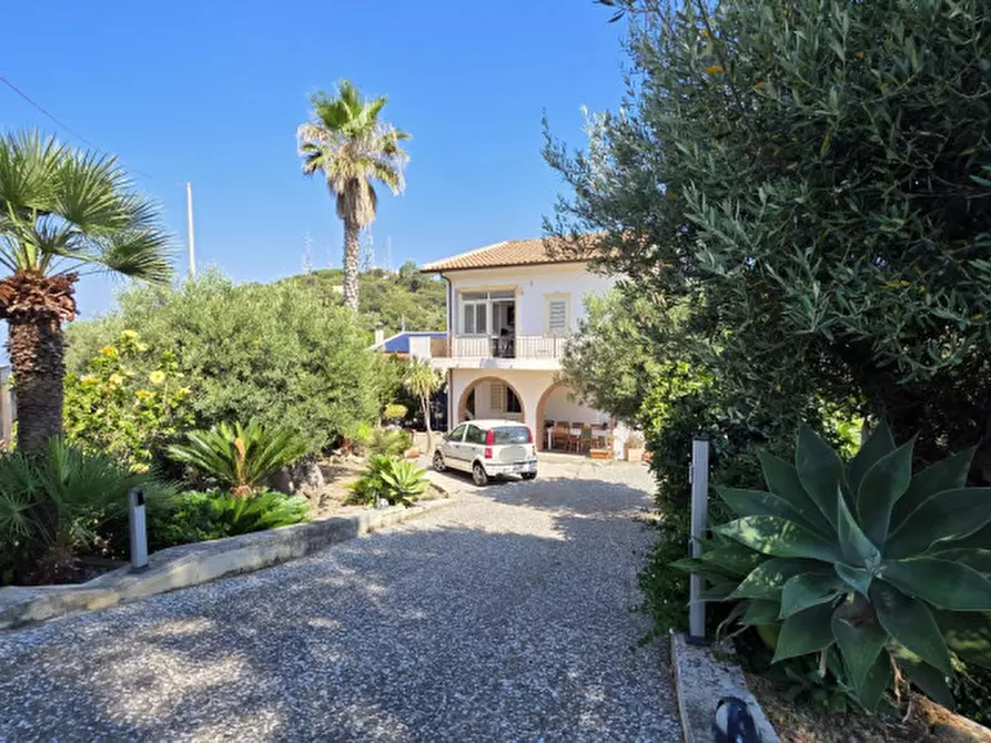Immagine 2 di Villa in vendita  in via salita monte trino a Milazzo
