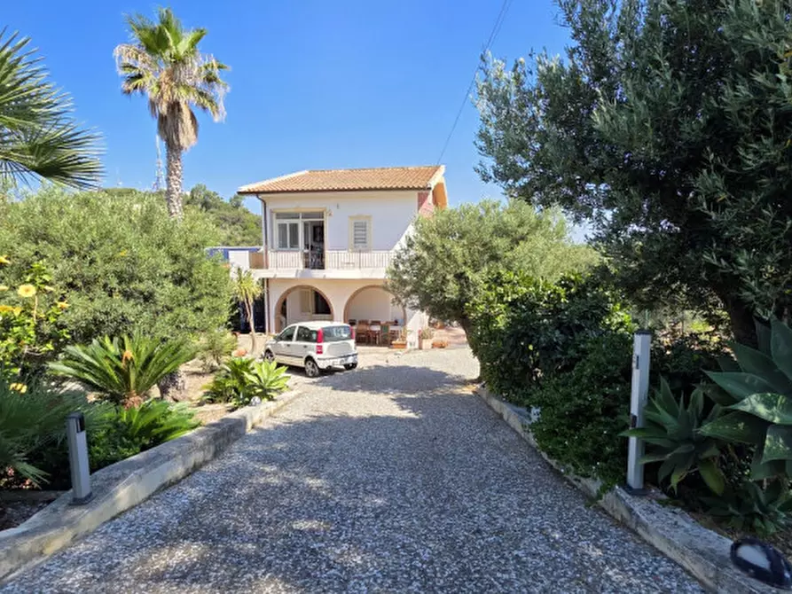 Immagine 3 di Villa in vendita  in via salita monte trino a Milazzo