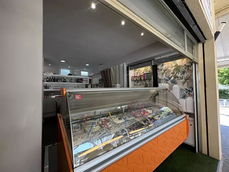 Immagine 12 di Attività commerciale in vendita  in Viale Romagna 412 a Ravenna