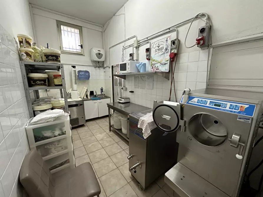 Immagine 24 di Attività commerciale in vendita  in Viale Romagna 412 a Ravenna