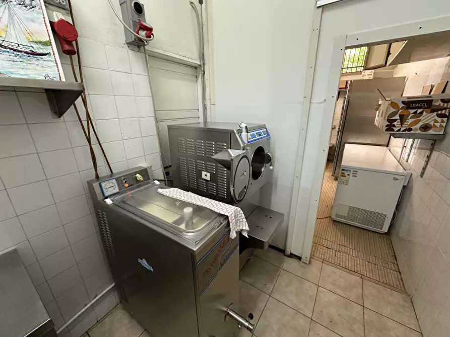 Immagine 26 di Attività commerciale in vendita  in Viale Romagna 412 a Ravenna