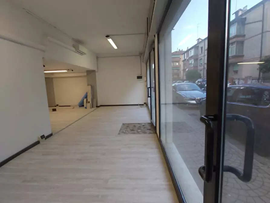 Immagine 2 di Negozio in affitto  in VIA TEVERE 5 a Venezia
