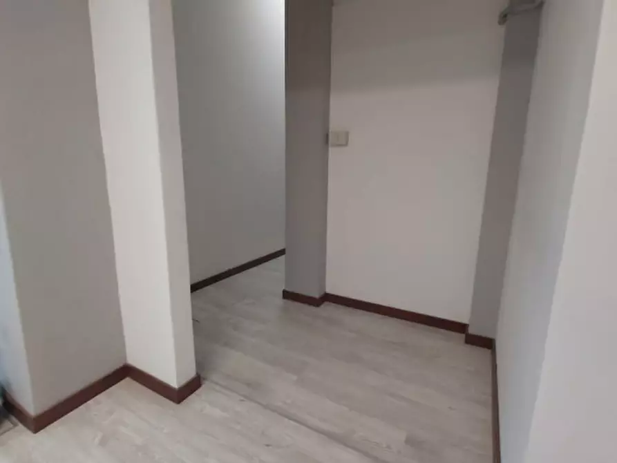 Immagine 4 di Negozio in affitto  in VIA TEVERE 5 a Venezia