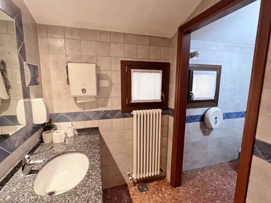 Immagine 6 di Negozio in vendita  in Via Ca' d'Oro a Bolzano Vicentino