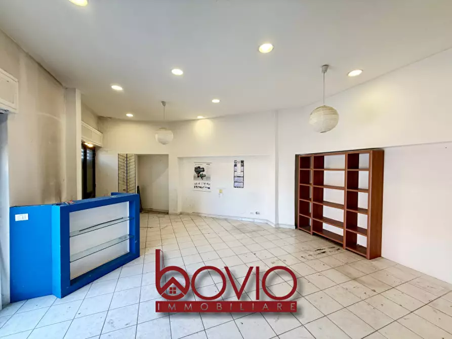 Immagine 9 di Negozio in vendita  in STRADA SAN MAURO N°90 a Torino