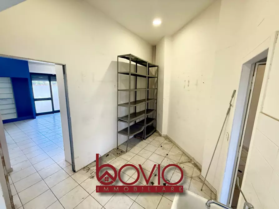 Immagine 15 di Negozio in vendita  in STRADA SAN MAURO N°90 a Torino