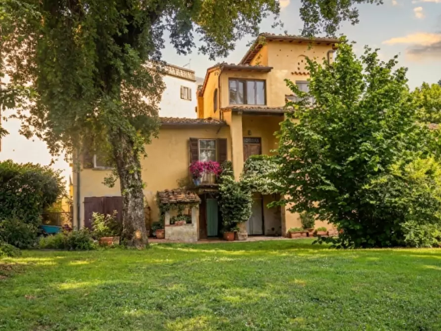 Immagine 2 di Villa in vendita  in Piazza Cesare Battisti a Montevarchi