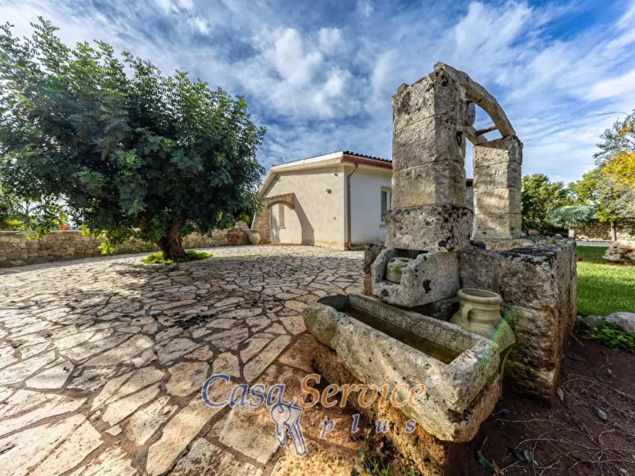 Immagine 28 di Villa in vendita  in Via Ischera a Casarano