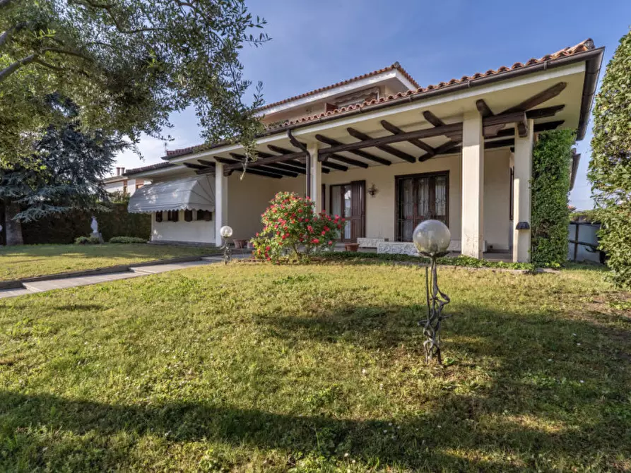Immagine 1 di Villa in vendita  in Via Sottoprà a Solesino