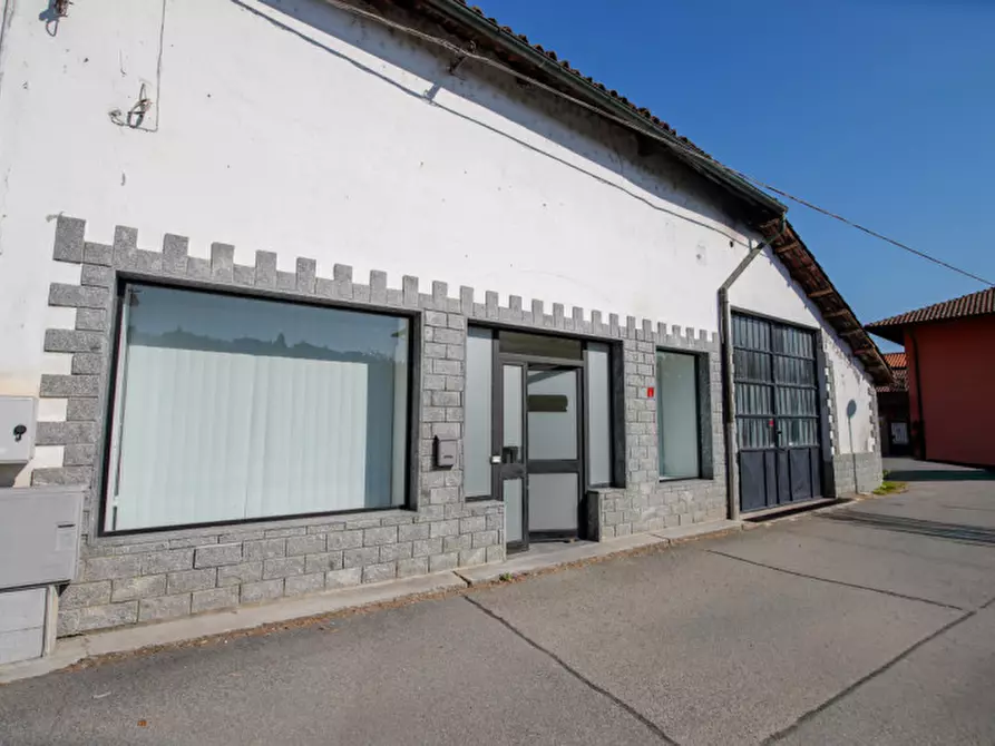 Immagine 1 di Negozio in vendita  in via asti 13 a Volpiano