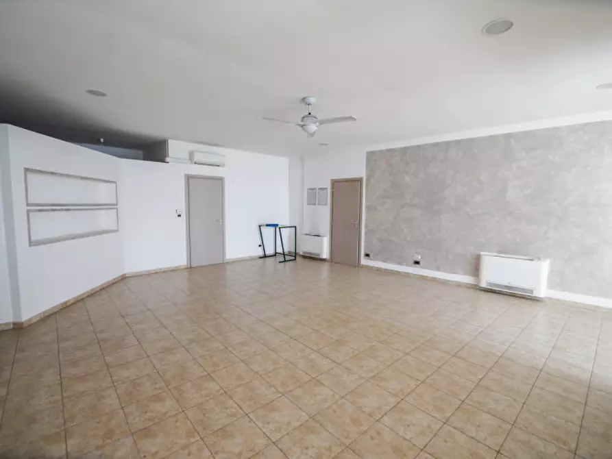 Immagine 7 di Negozio in vendita  in via asti 13 a Volpiano