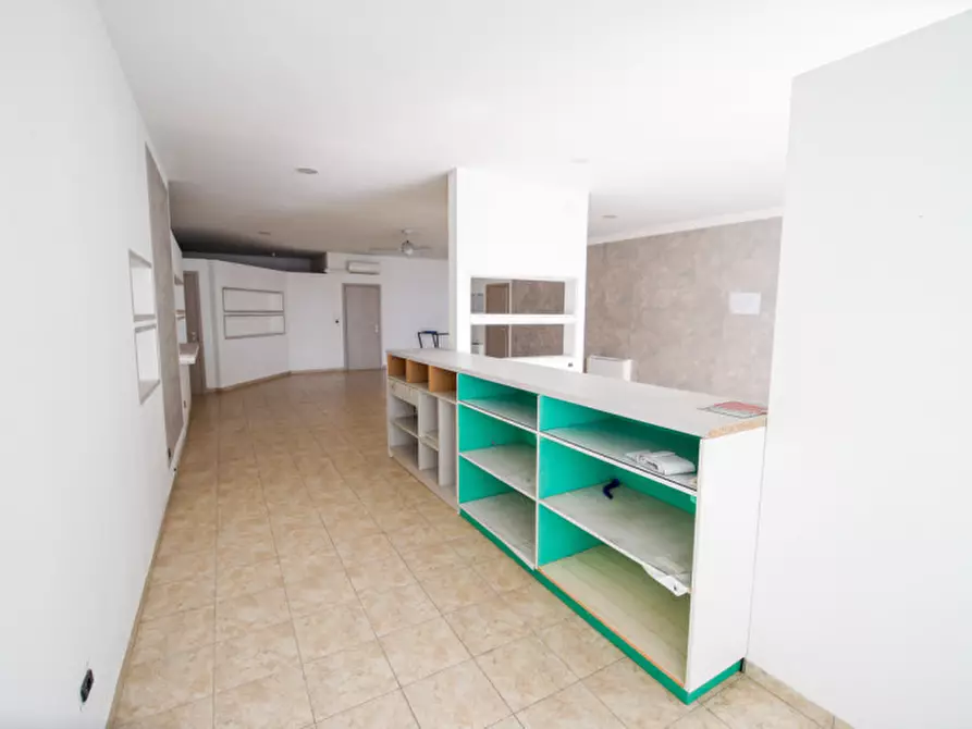 Immagine 13 di Negozio in vendita  in via asti 13 a Volpiano