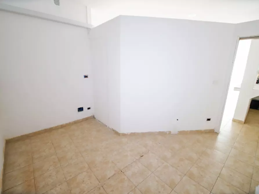 Immagine 17 di Negozio in vendita  in via asti 13 a Volpiano