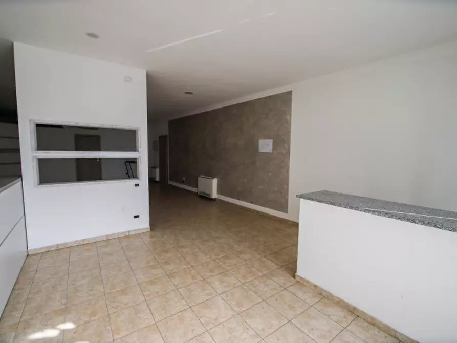 Immagine 19 di Negozio in vendita  in via asti 13 a Volpiano