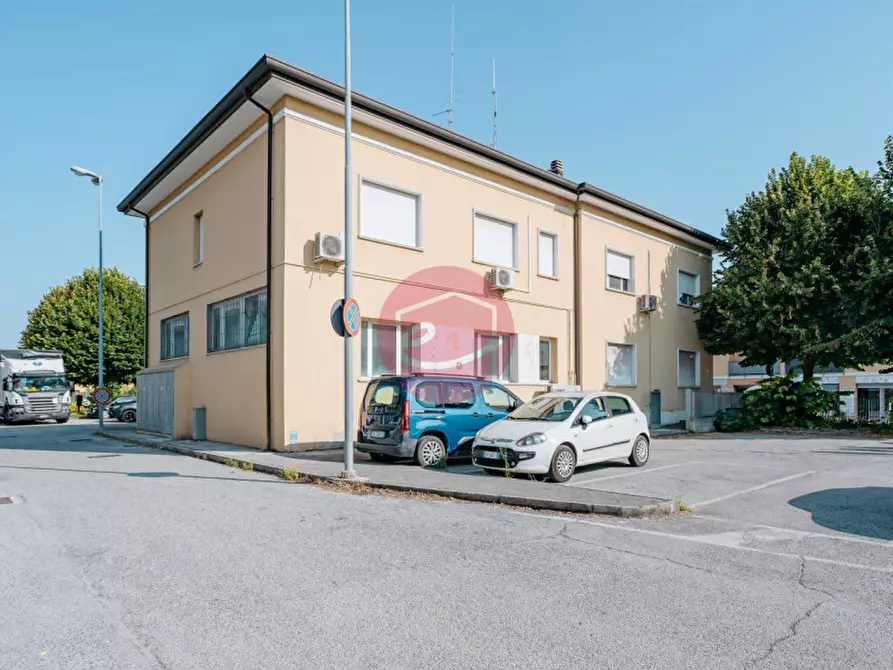 Immagine 8 di Ufficio in vendita  a Santarcangelo Di Romagna