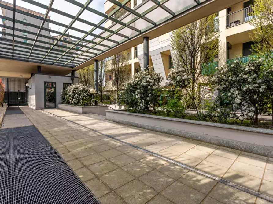 Immagine 1 di Garage in affitto  in Viale Cassala, 51 a Milano
