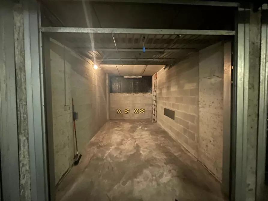 Immagine 2 di Garage in affitto  in Viale Cassala, 51 a Milano