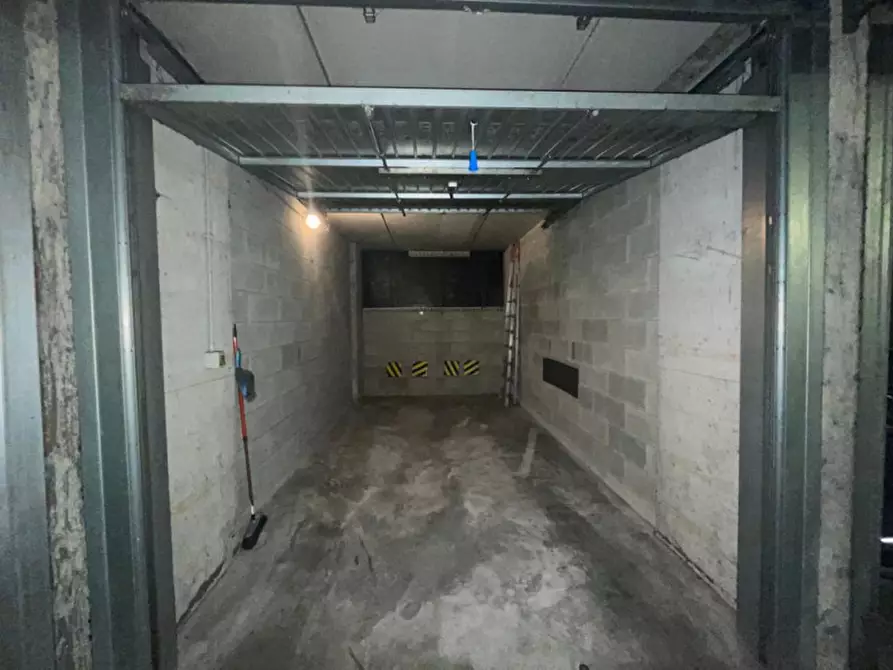 Immagine 4 di Garage in affitto  in Viale Cassala, 51 a Milano