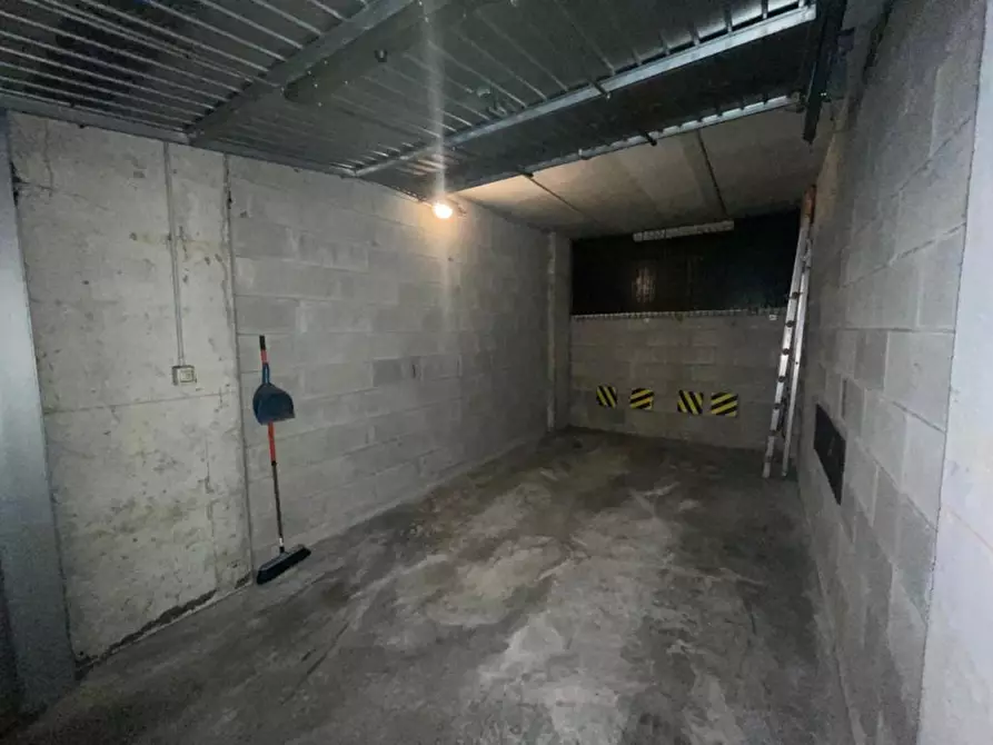 Immagine 6 di Garage in affitto  in Viale Cassala, 51 a Milano