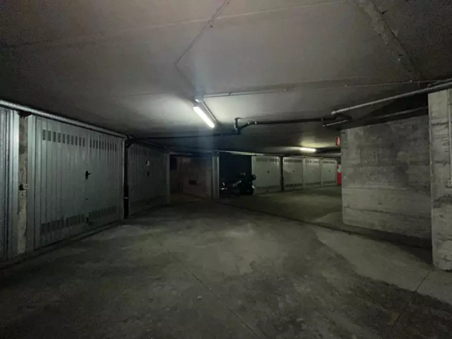 Immagine 7 di Garage in affitto  in Viale Cassala, 51 a Milano
