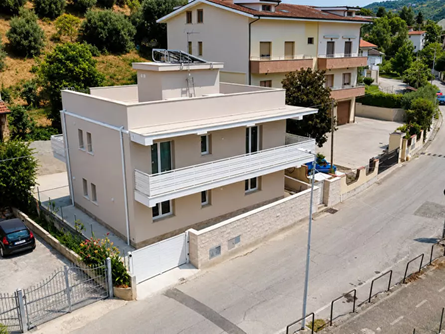 Immagine 1 di Casa bifamiliare in vendita  in Via Dragonara a San Giovanni Teatino