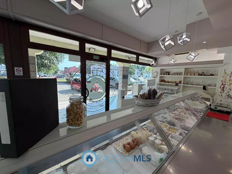 Immagine 1 di Attività commerciale in vendita  in Via della Provvidenza a Rubano