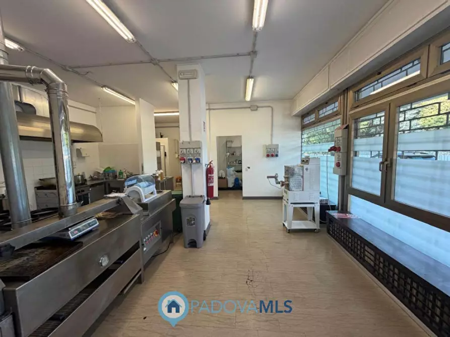 Immagine 7 di Attività commerciale in vendita  in Via della Provvidenza a Rubano