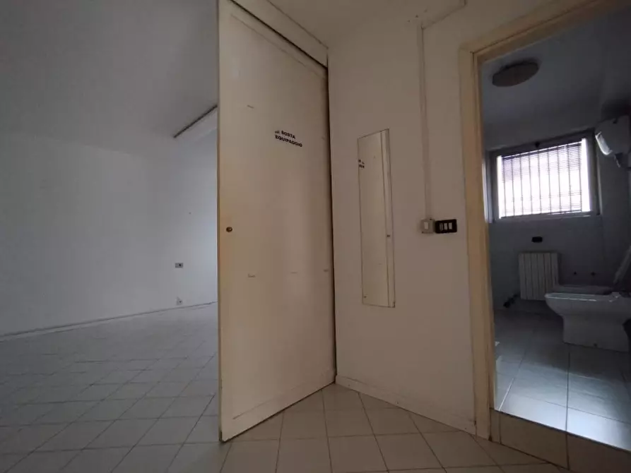 Immagine 16 di Ufficio in affitto  in Via Renato Paolini a Pescara
