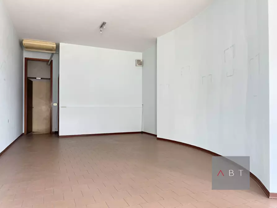 Immagine 2 di Negozio in vendita  a San Giorgio In Bosco