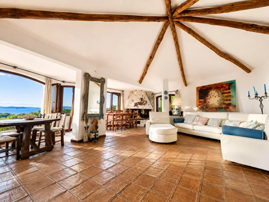 Immagine 6 di Villa in vendita  a Arzachena