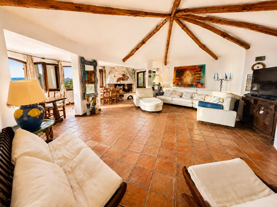Immagine 7 di Villa in vendita  a Arzachena