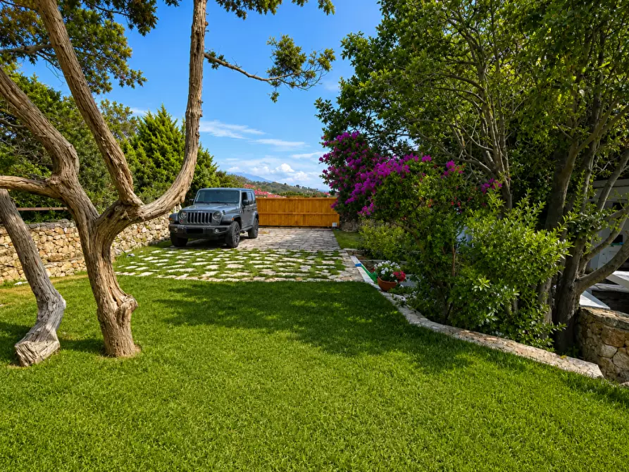 Immagine 17 di Villa in vendita  a Arzachena